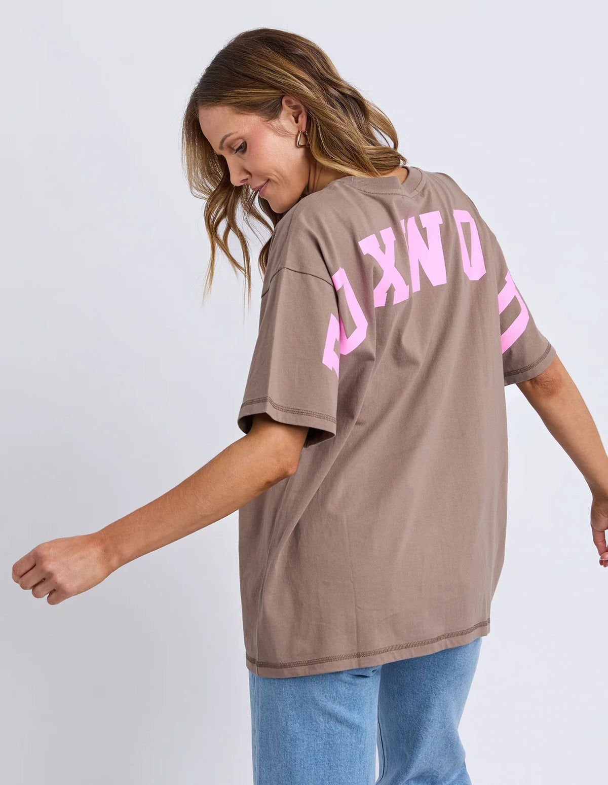 Interval Tee- Brown/Bright Pink