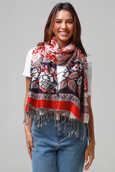 Naomi Scarf