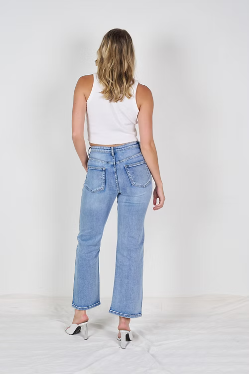 Sarah Straight Leg Jean- Light Blue Wash