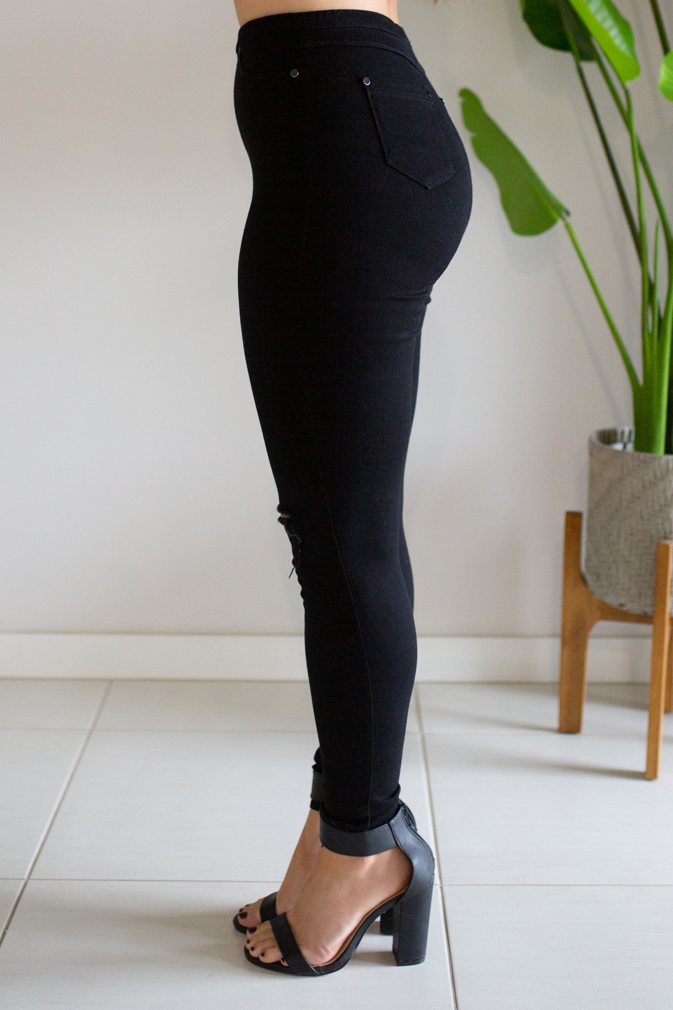 Riptide Freedom Jegging - Black with rips