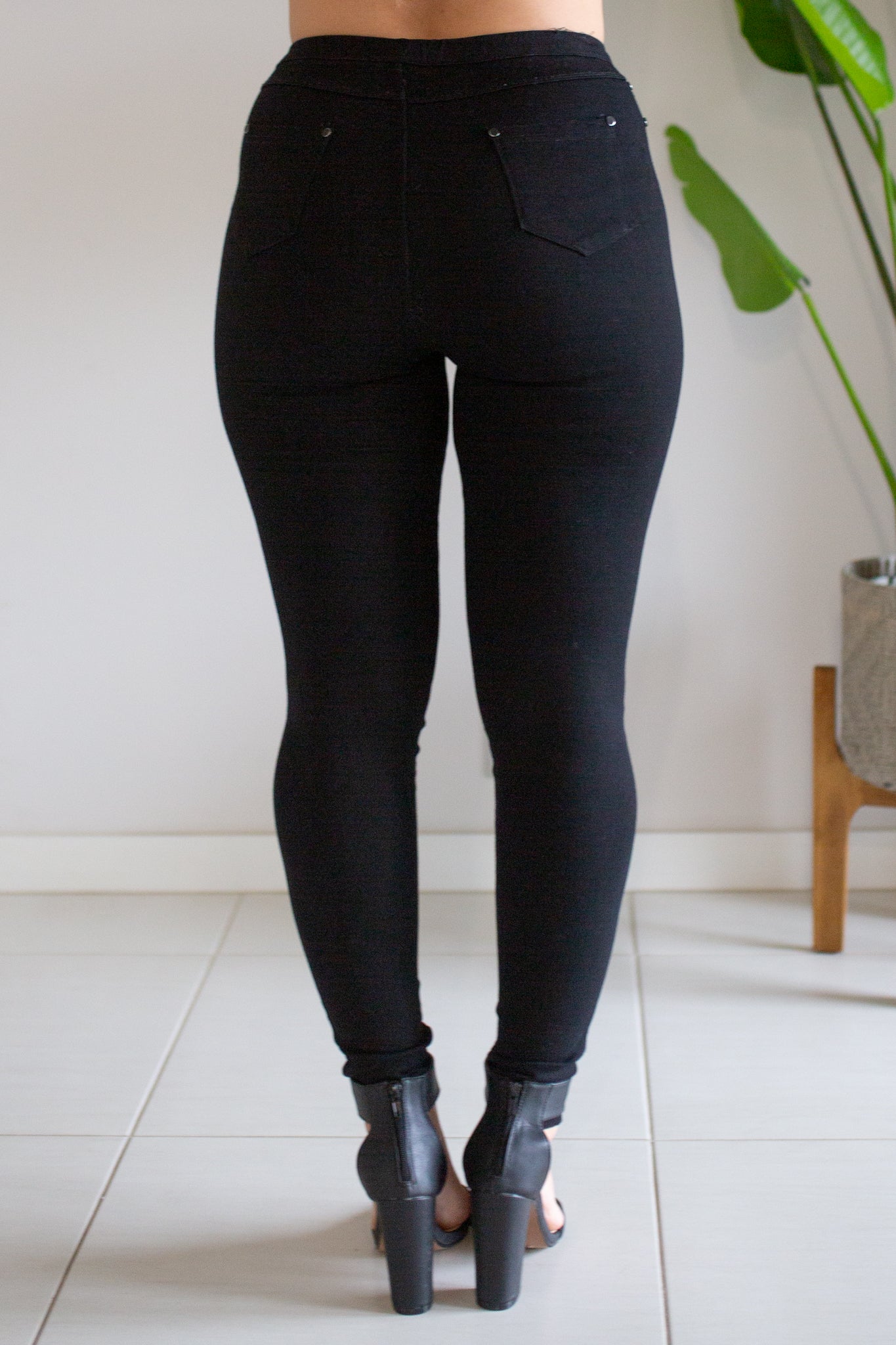 Riptide Freedom Jegging - Black with rips