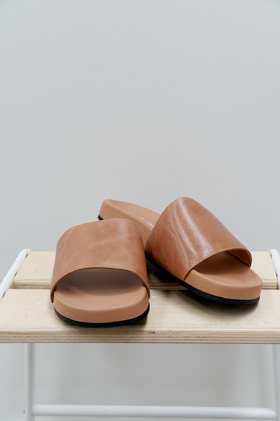 Willow Leather Slide- Tan