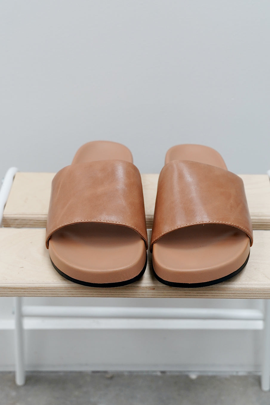 Willow Leather Slide- Tan