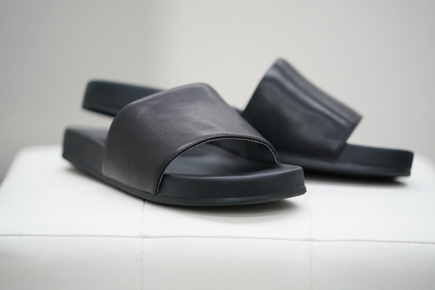 Willow Leather Slide- Black