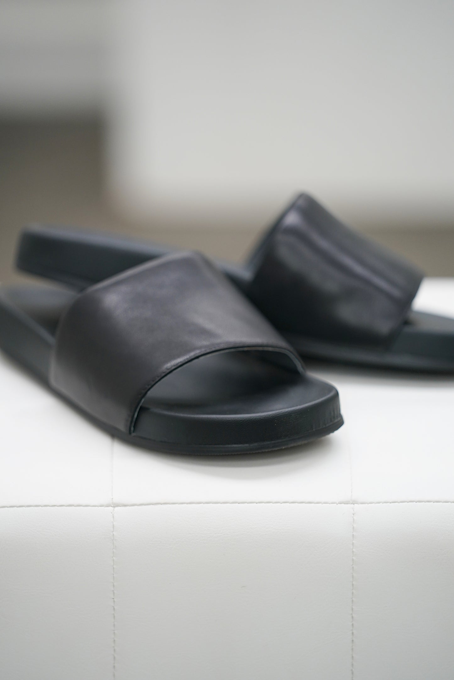 Willow Leather Slide- Black