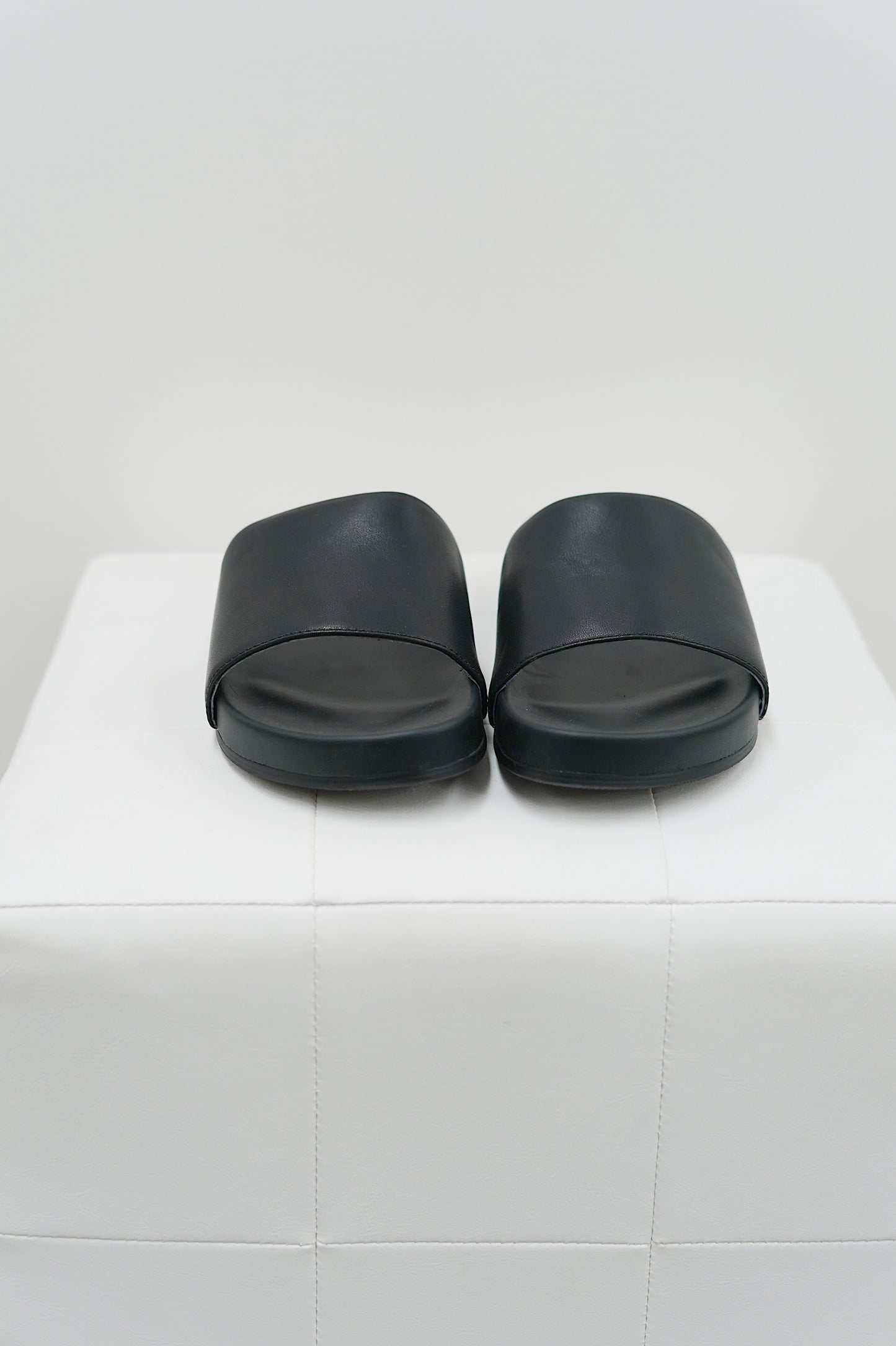 Willow Leather Slide- Black