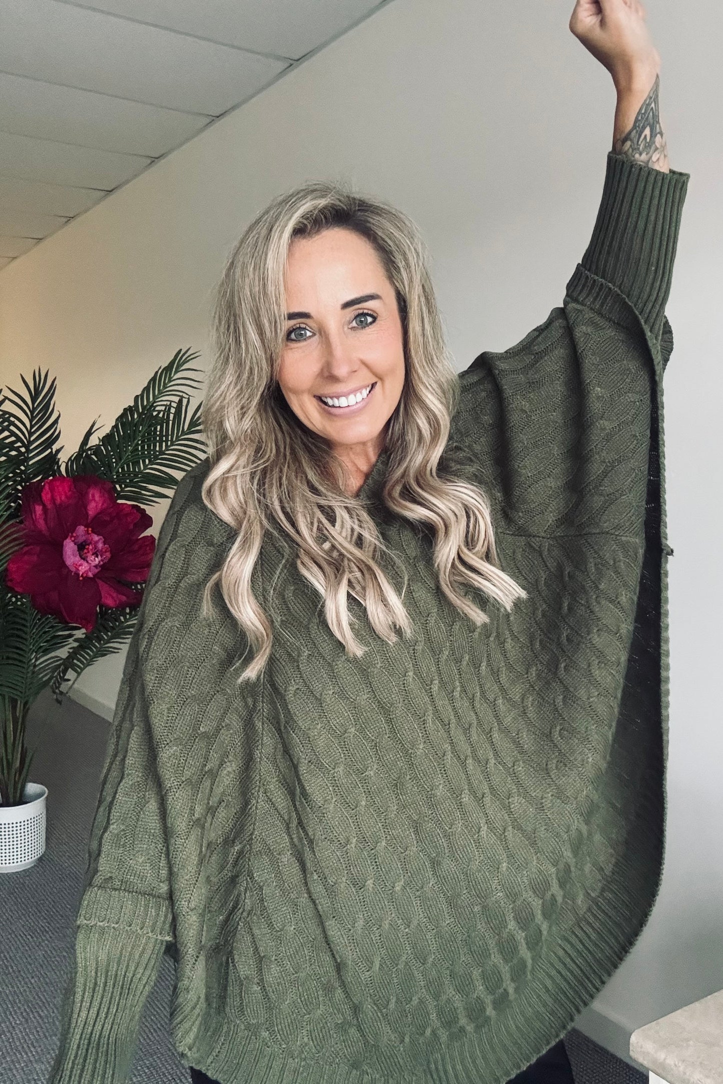 Poncho Cable Knit - Khaki