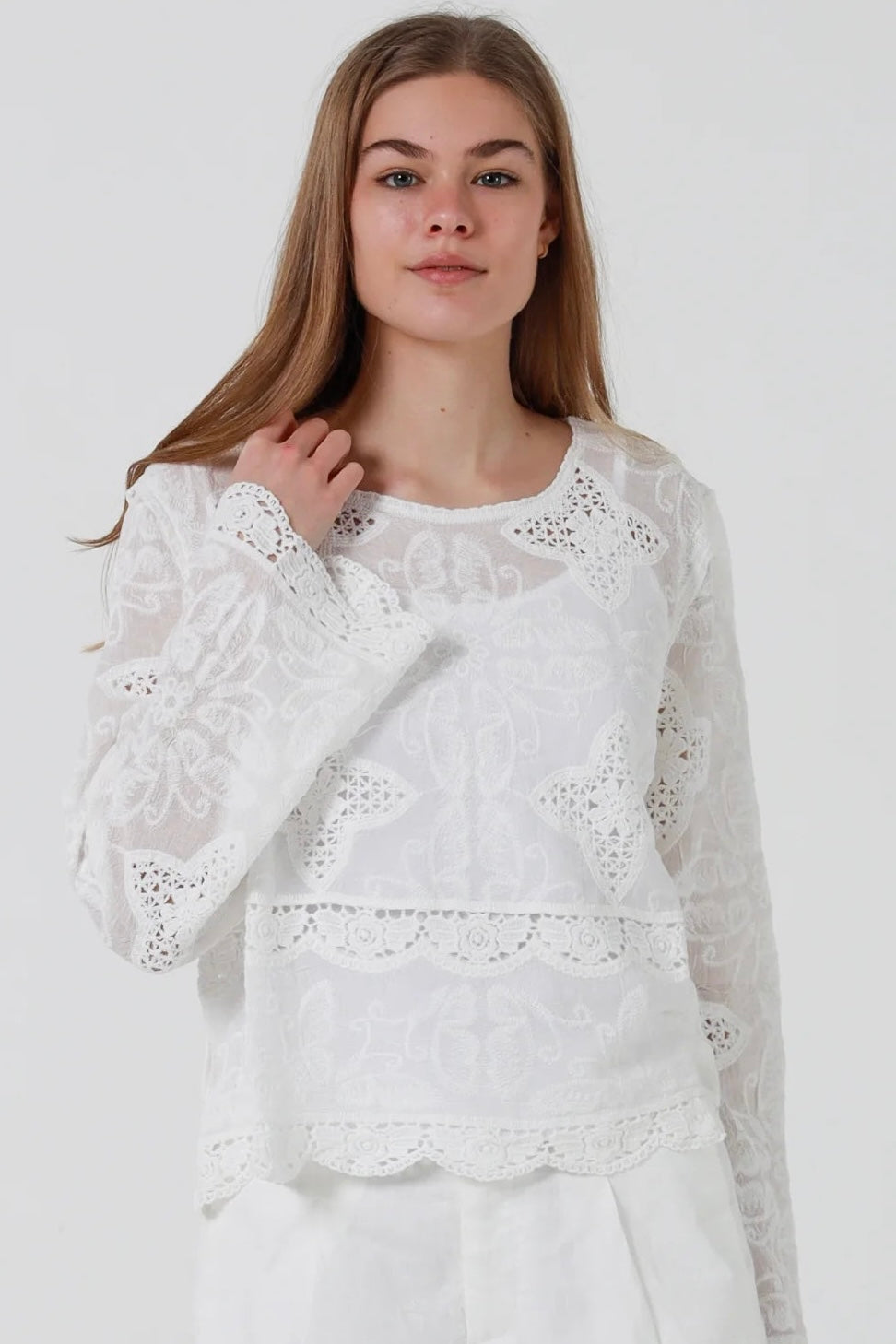 Cropped Lace Cover - White
