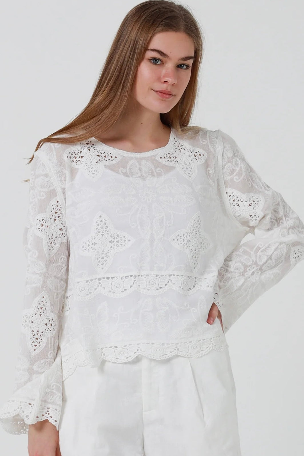 Cropped Lace Cover - White
