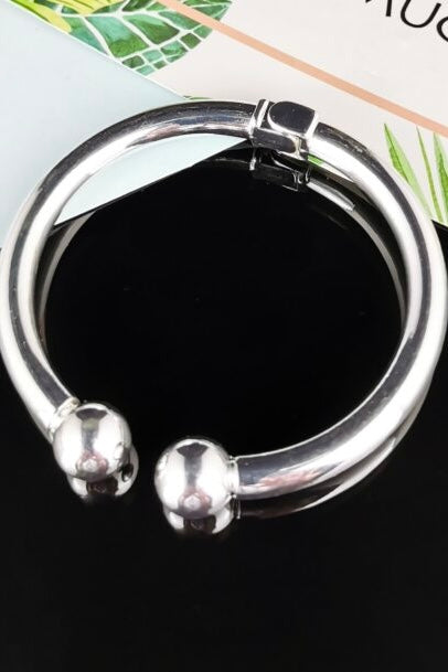 Clasp Bangle - Silver