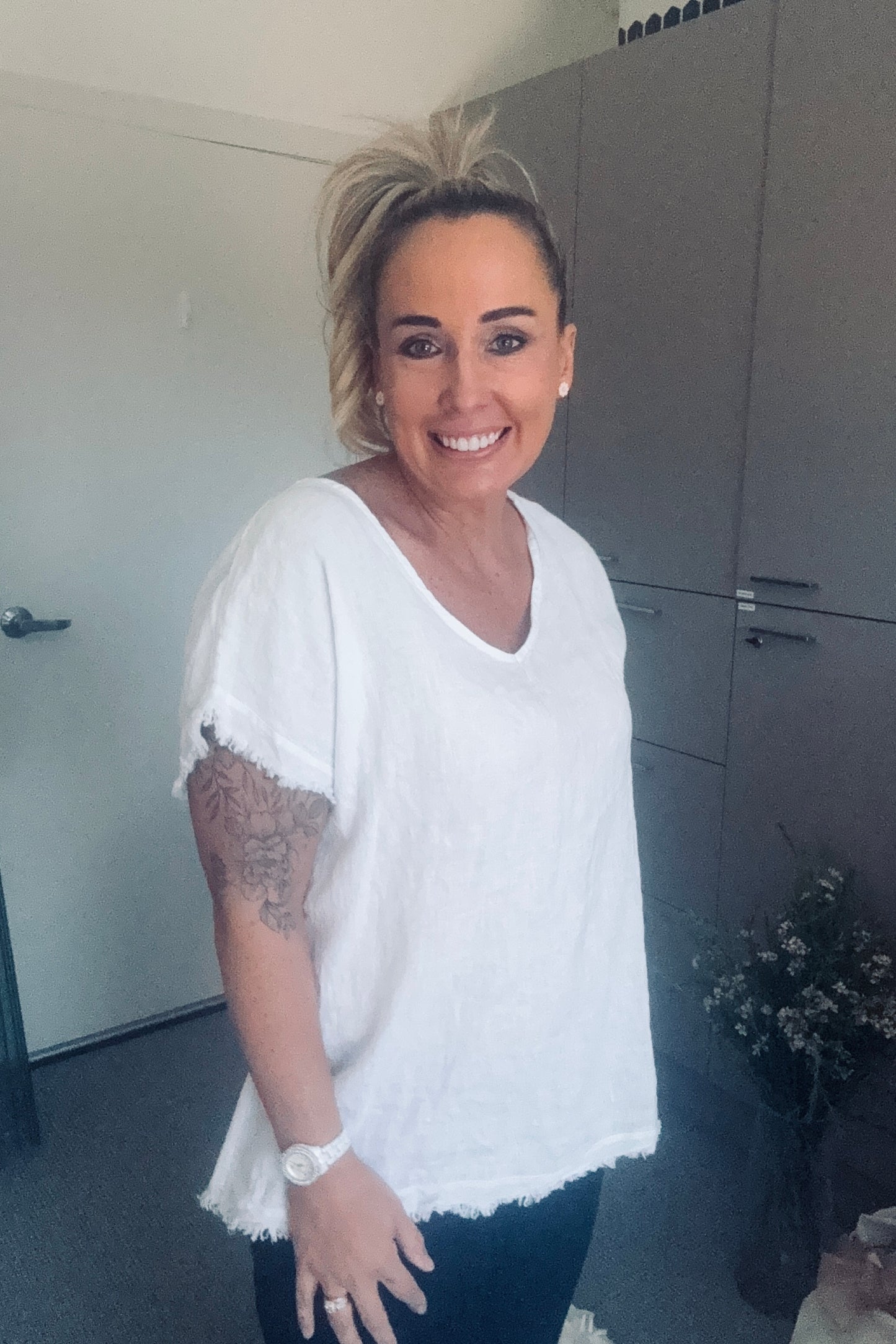 Linen Frayed Vee Top- White