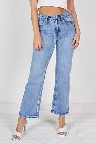 Sarah Straight Leg Jean- Light Blue Wash