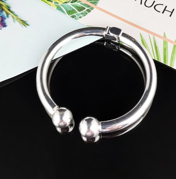 Clasp Bangle - Silver