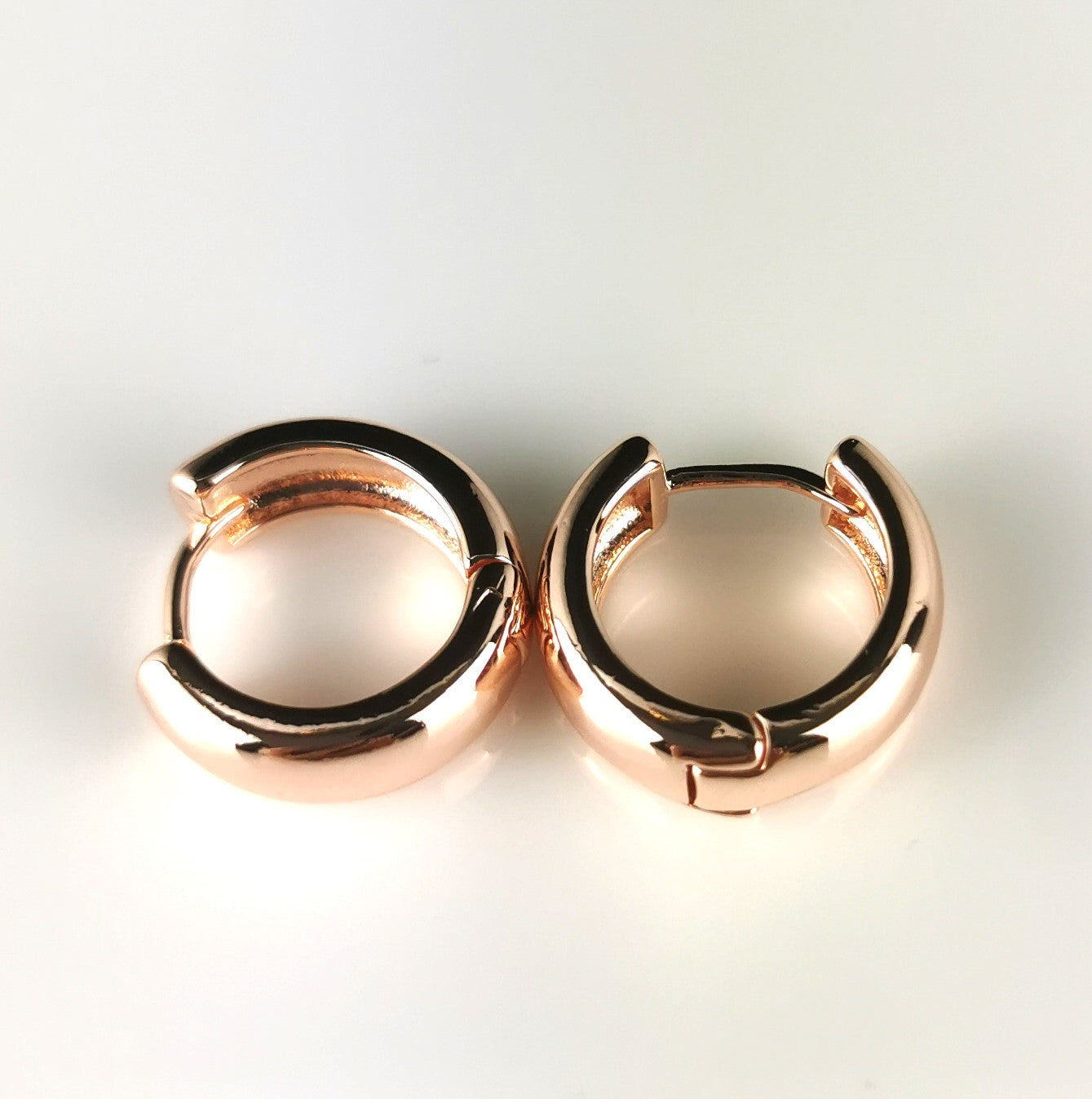 Huggie- Yellow Gold