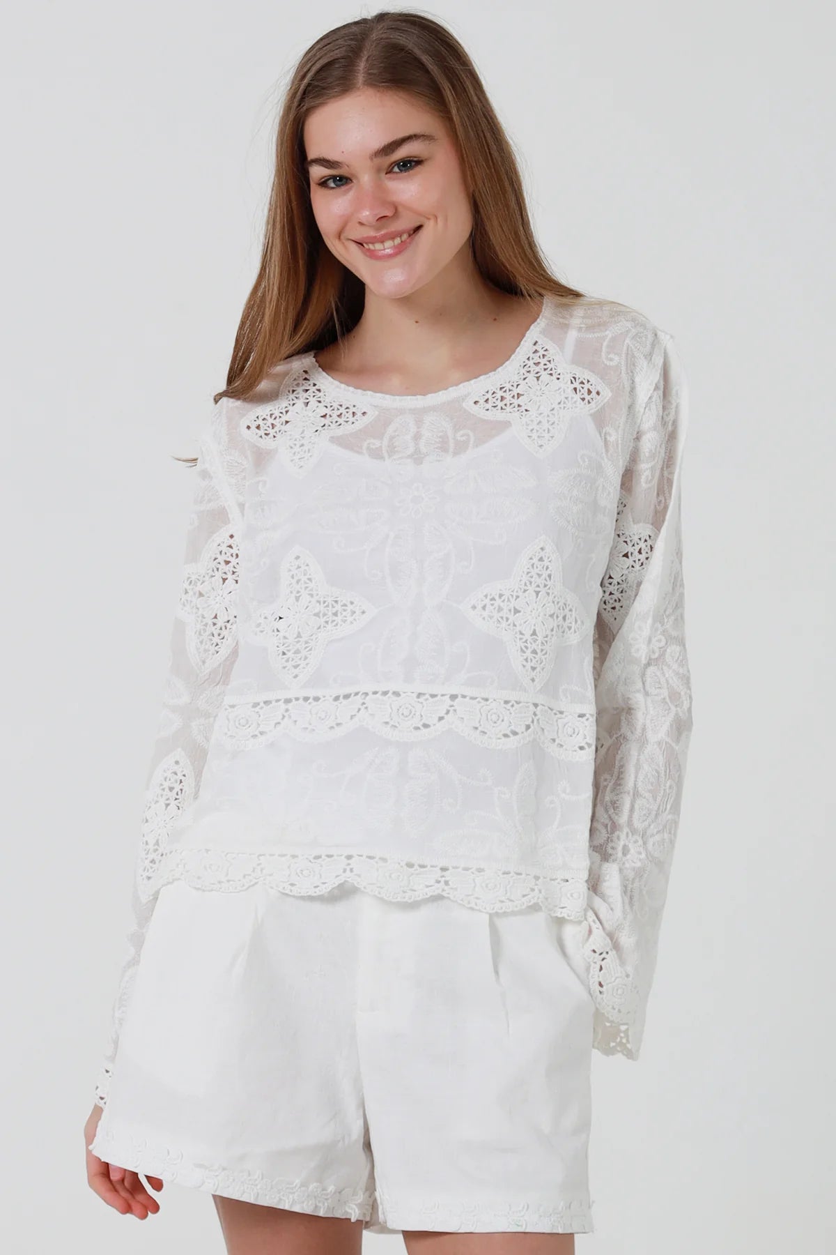 Cropped Lace Cover - White