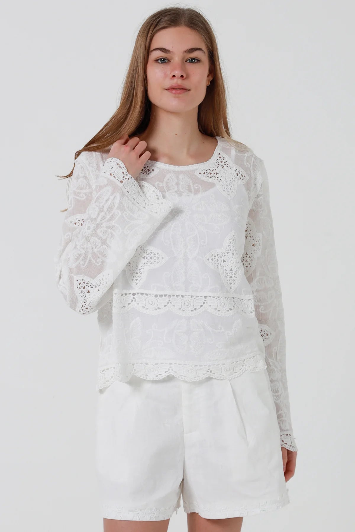 Cropped Lace Cover - White