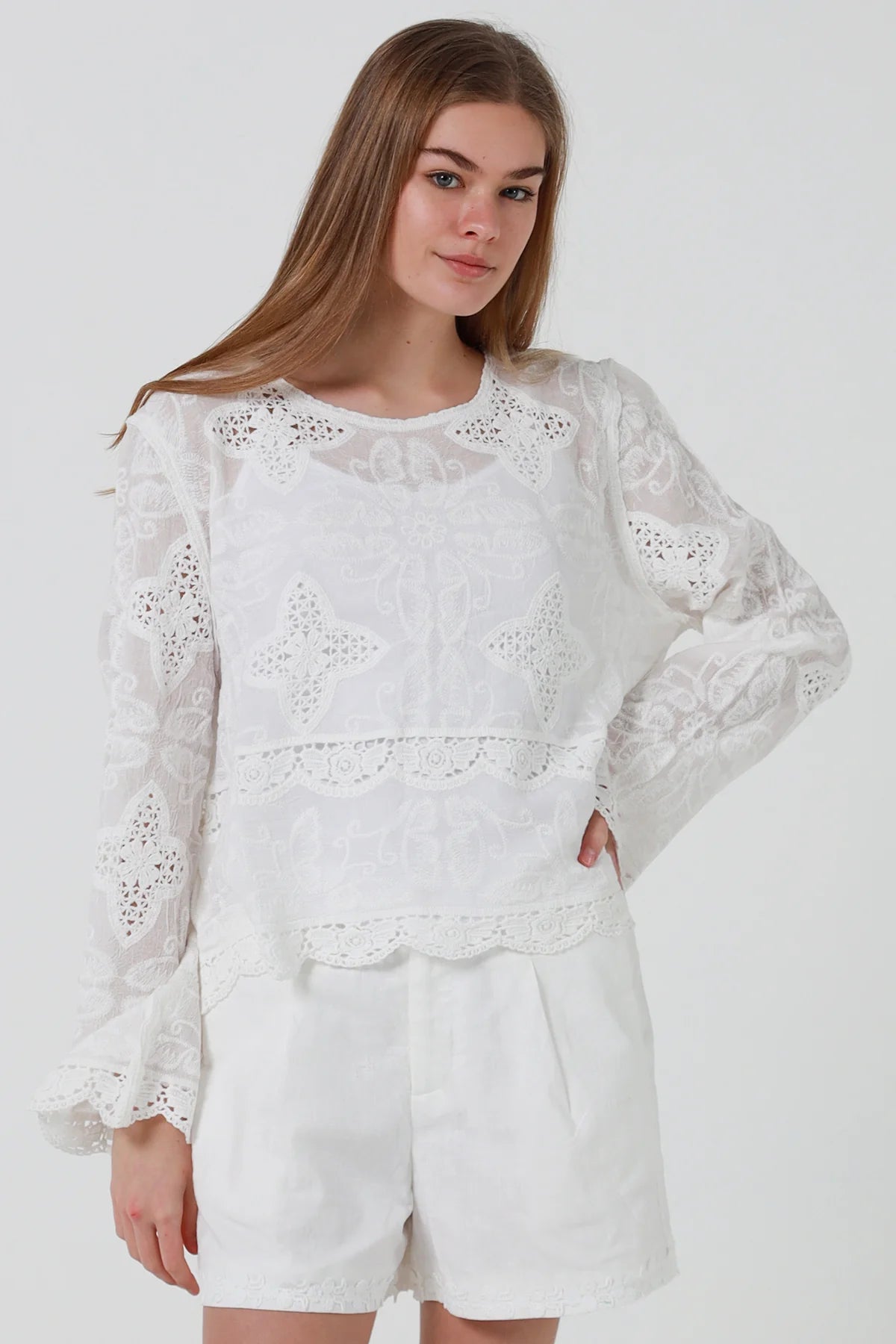 Cropped Lace Cover - White
